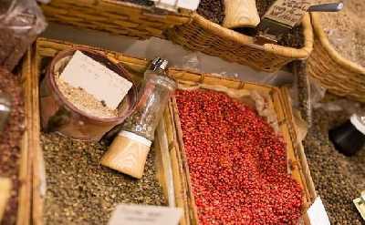 The Montmartre Private Food Tour with a French Gastronomy Expert