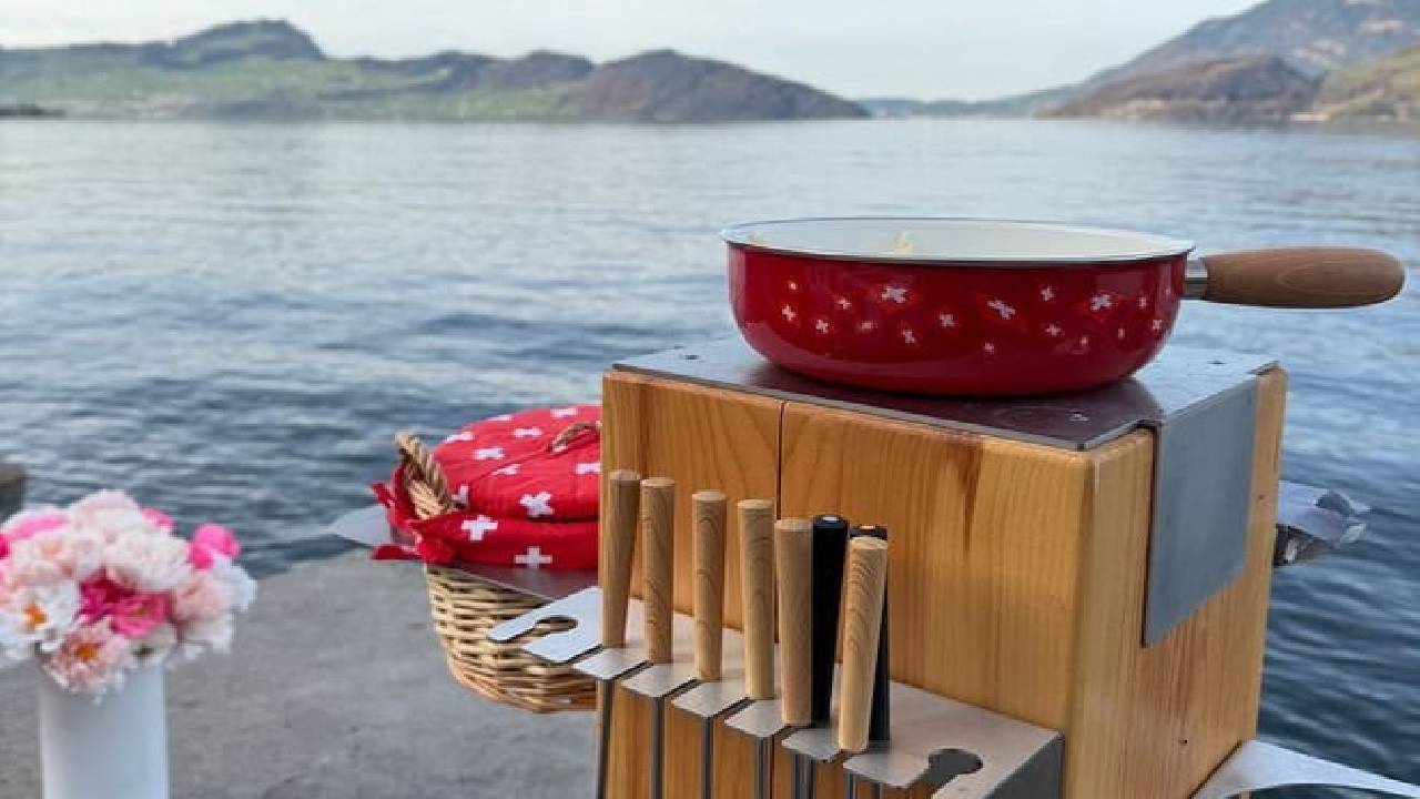 Snow Hike above Lake Lucerne and Fondue (Private Tour)