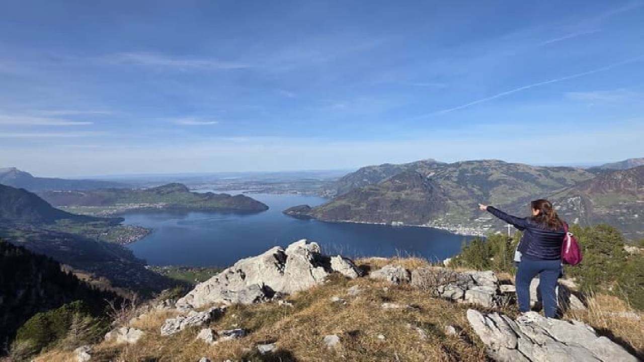 Snow Hike above Lake Lucerne and Fondue (Private Tour)