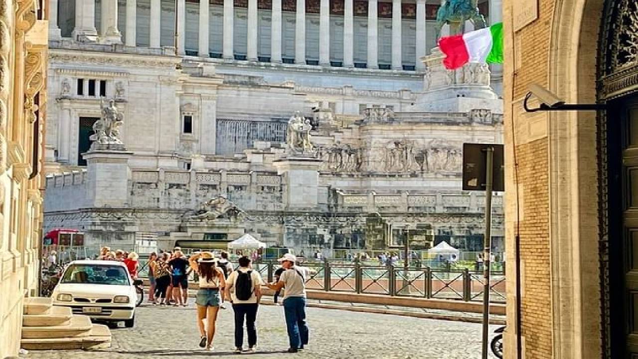 Best of Rome Colosseum, Squares and Fountains Private Walking Guided Tour 