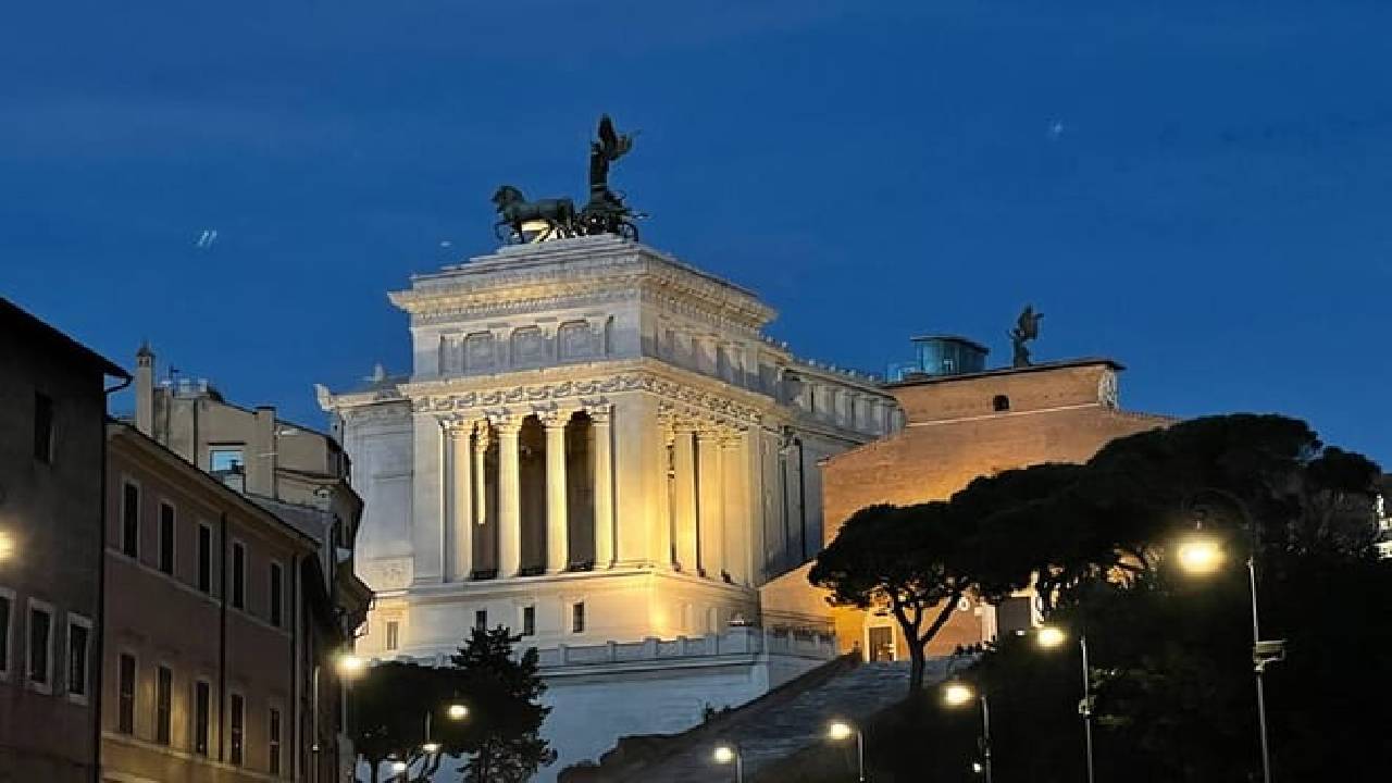 Best of Rome by Night Private Sightseeing Chauffeured Tour | pick up/Drop off 