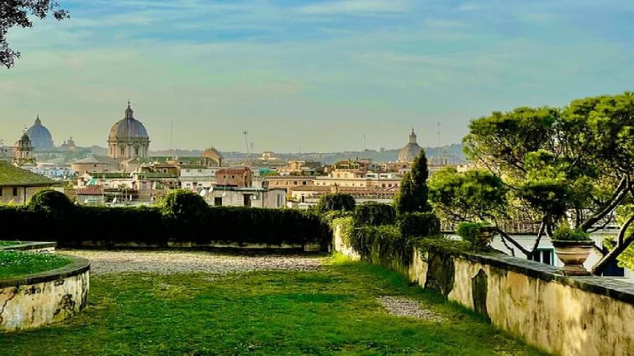 Colosseum,Vatican Museum & Sistine Chapel in One Day Guided Tour | Fast Track Entrance