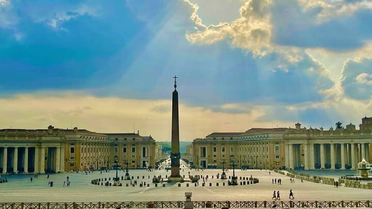 Rome Private VIP Tour Colosseum, Vatican Museum, Sistine Chapel & St. Peter's Basilica