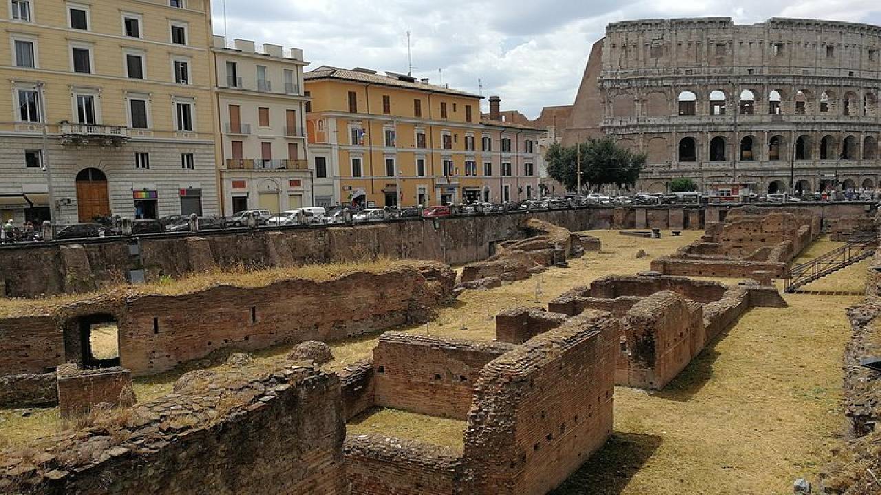 Underground Rome Private Tour: San Clemente, St. Peter in Chains & Ludus Magnus