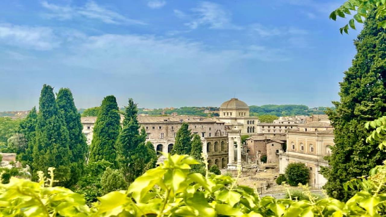 Civitavecchia to Rome VIP Tour & Transfers: Private Golf Cart Ride & Colosseum