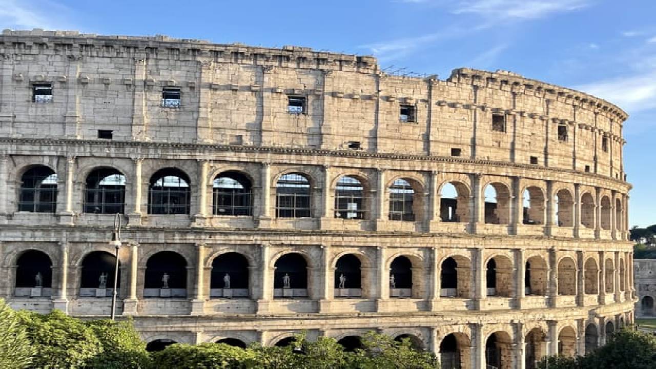 Civitavecchia to Rome VIP Tour & Transfers: Private Golf Cart Ride & Colosseum