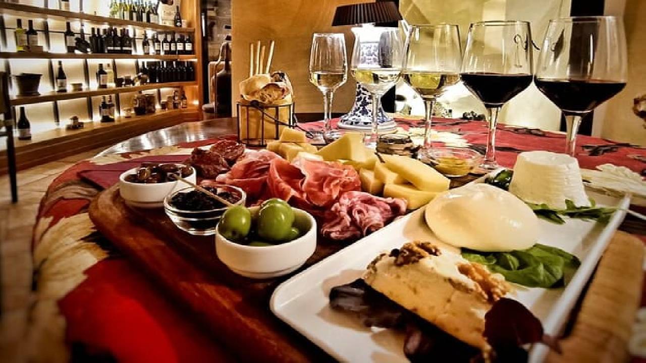 Rome Exclusive Private Chauffeured Tour with Food Tasting and Paired Wine