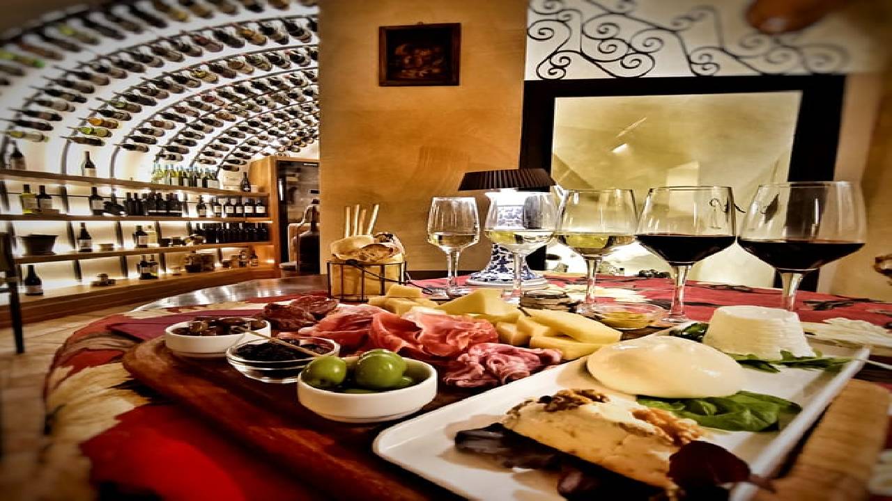 Rome Private Walking Tour and Traditional Food Tasting with Paired Wines