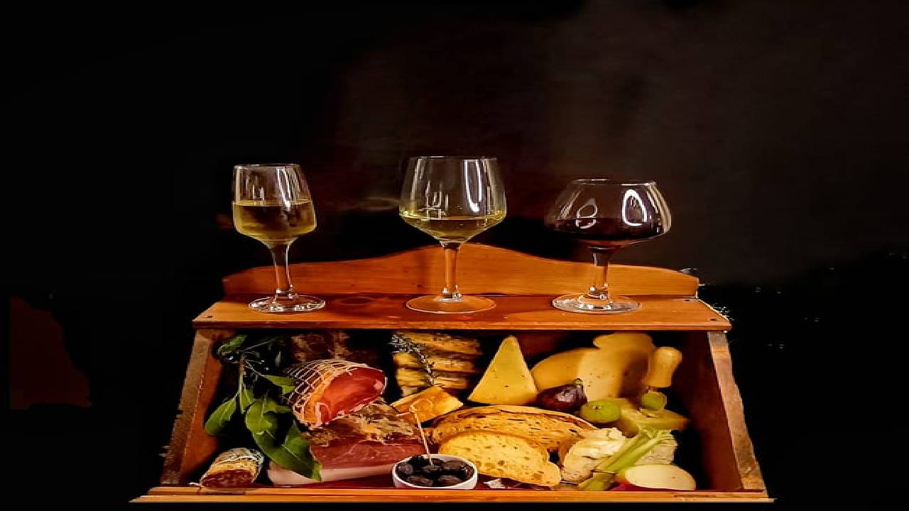 Rome Private Walking Tour and Traditional Food Tasting with Paired Wines