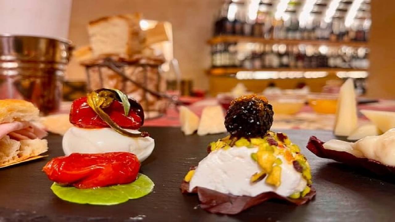 Rome: Trastevere Gourmet Food and Wine Tasting Experience
