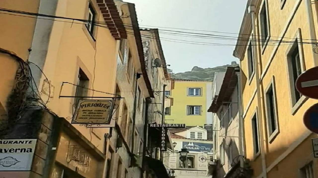 Lisbon: Guided tour of Sintra, Pena, Cabo da Roca & Cascais