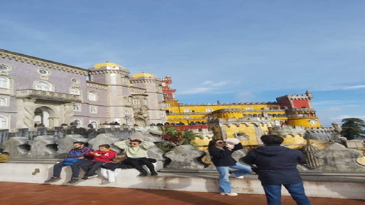 Lisbon: Guided tour of Sintra, Pena, Cabo da Roca & Cascais