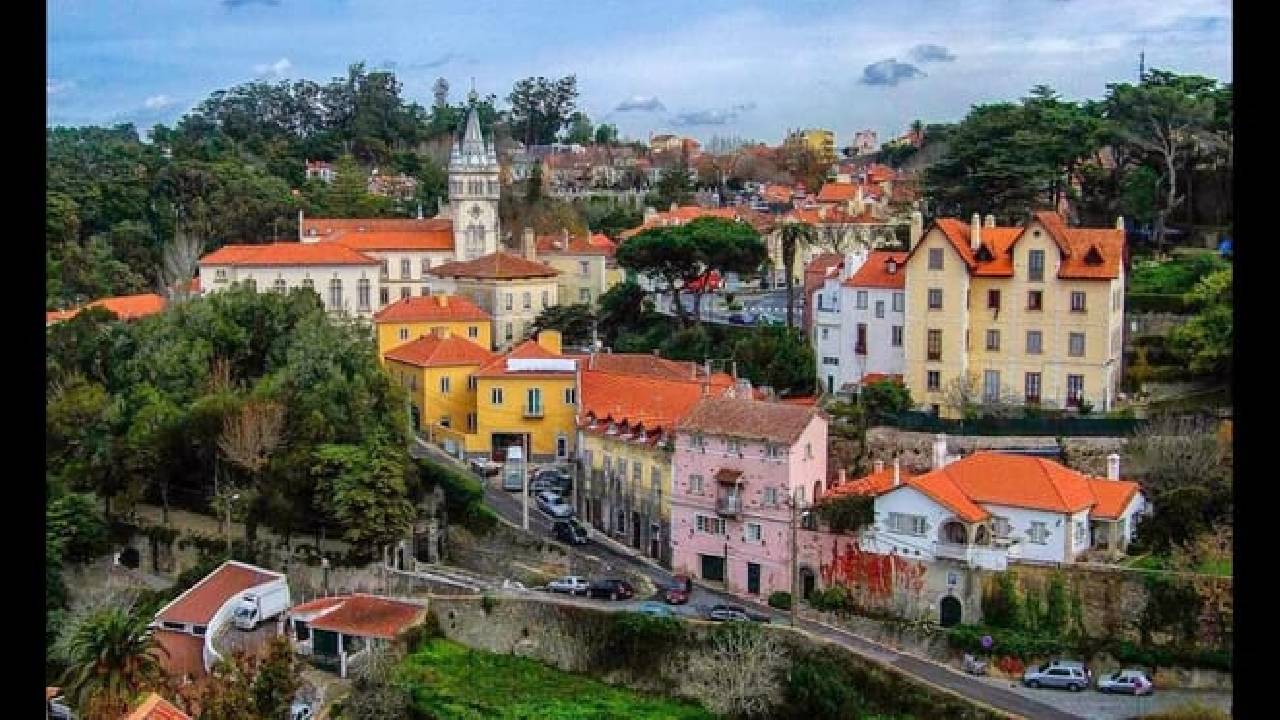 Lisbon: Guided tour of Sintra, Pena, Cabo da Roca & Cascais
