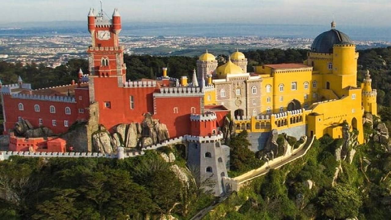 Lisbon: Guided tour of Sintra, Pena, Cabo da Roca & Cascais