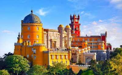Sintra Highlights Guided Tour: Pena Palace, Regaleira & Cascais