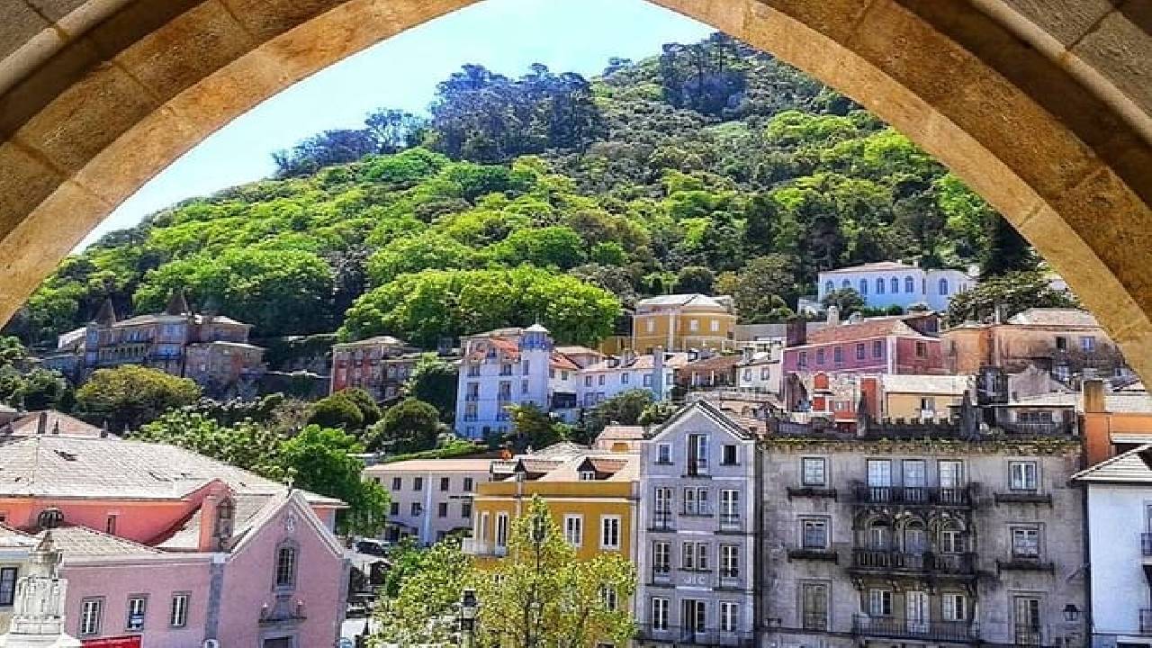 Lisbon: Sintra, Pena, Regaleira & Cascais - Guided Day Tour