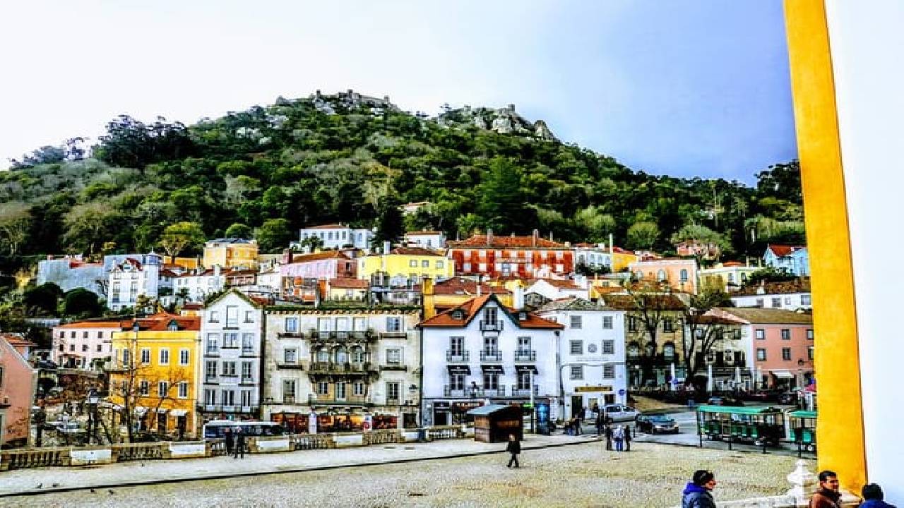 Lisbon: Sintra, Pena, Regaleira & Cascais - Guided Day Tour