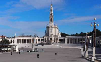 Guided Day Tour From Lisbon: Fátima, Nazaré Coast, Batalha & Óbidos