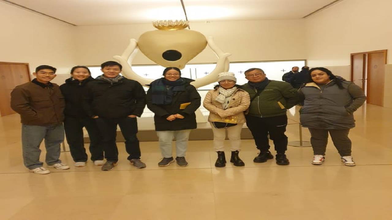 From Lisbon: Fátima, Nazaré, Batalha and Óbidos Guided Tour