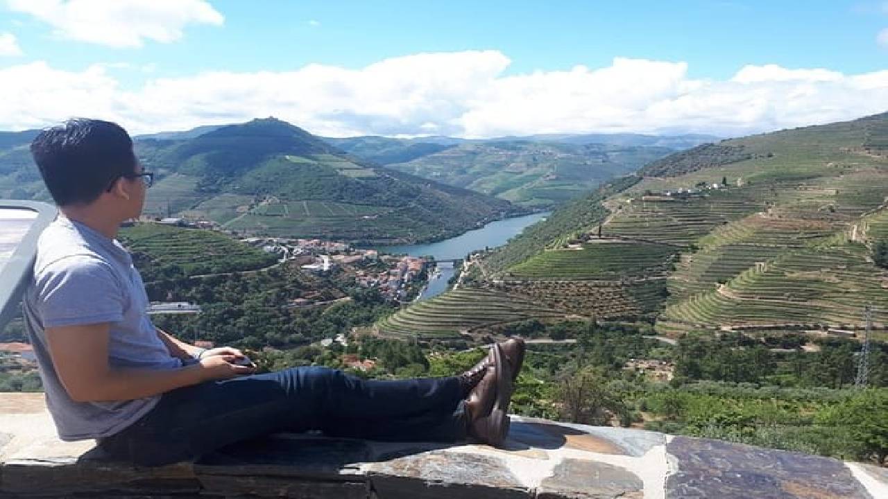 PRIVATE DOURO VALLEY: 2 boutique wineries, lunch & 1-h boat tour