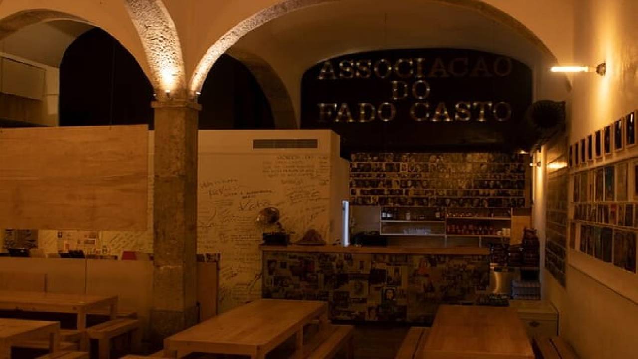 Associação: Tapas & Drinks with Fado Live Performance in Lisbon