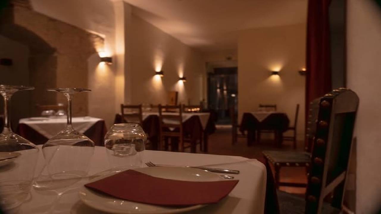 Lisbon: Dinner with Rising Stars of Fado