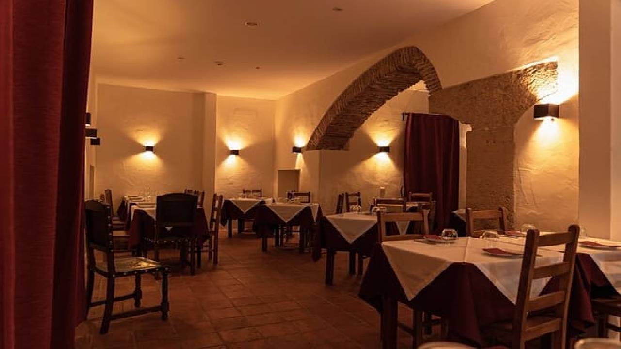 Lisbon: Dinner with Rising Stars of Fado