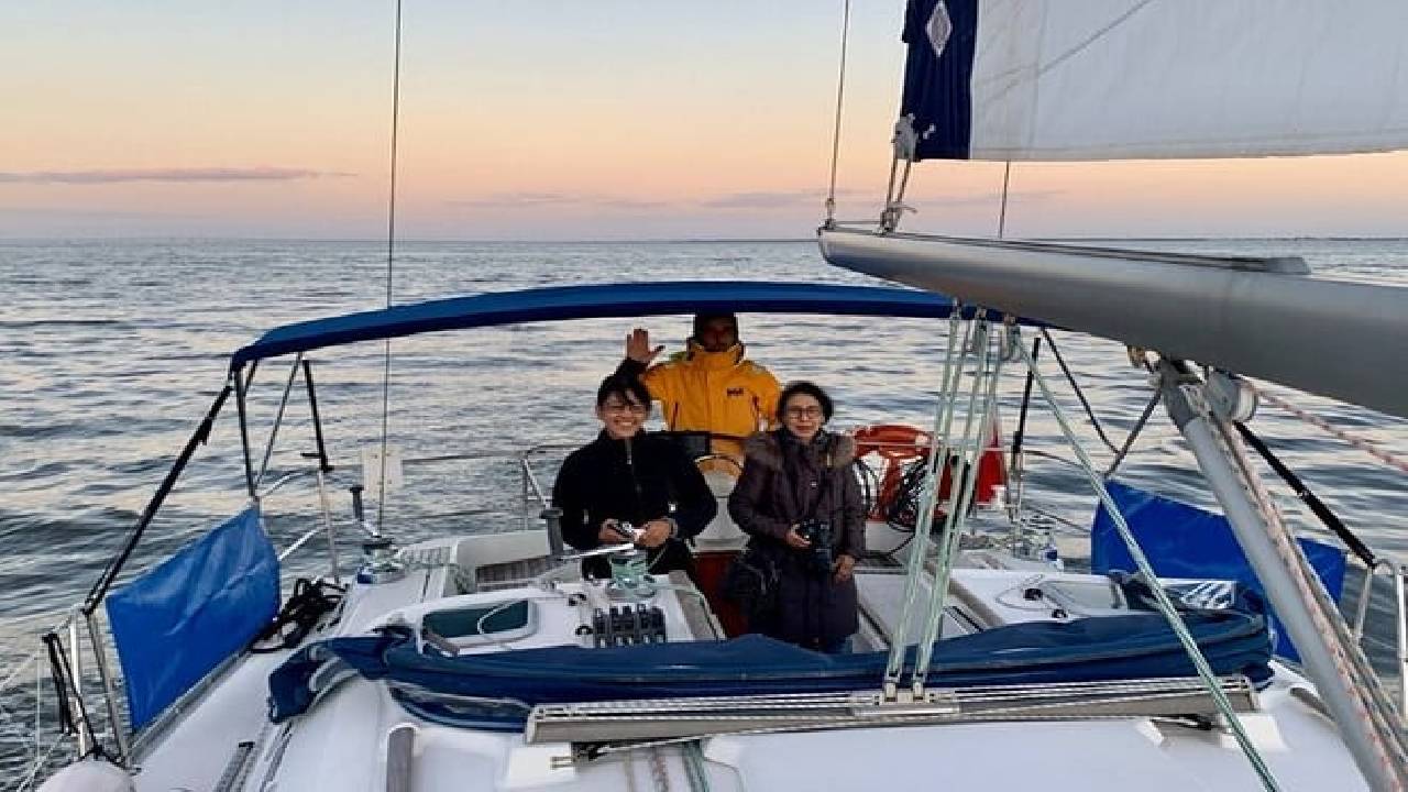 Discover Lisbon: Sunset Tagus River Sailing Tour