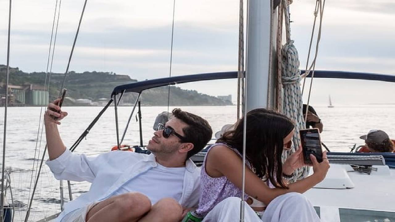 Discover Lisbon: Sunset Tagus River Sailing Tour