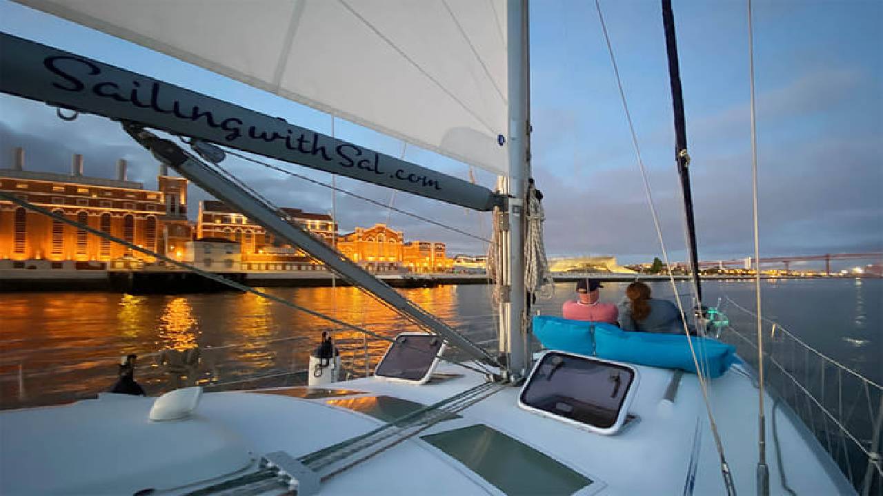 Lisbon: Private Sunset Sailing Tour