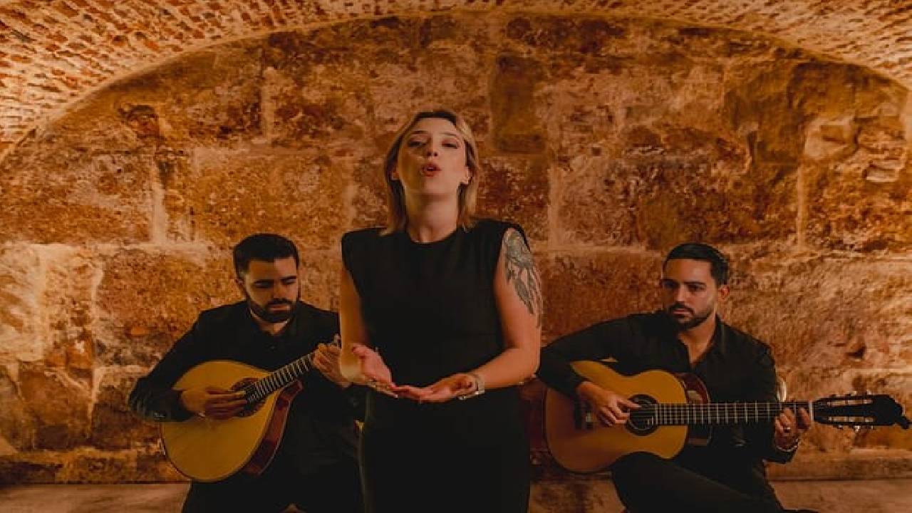 Lisbon: Fado Show With Wine and History