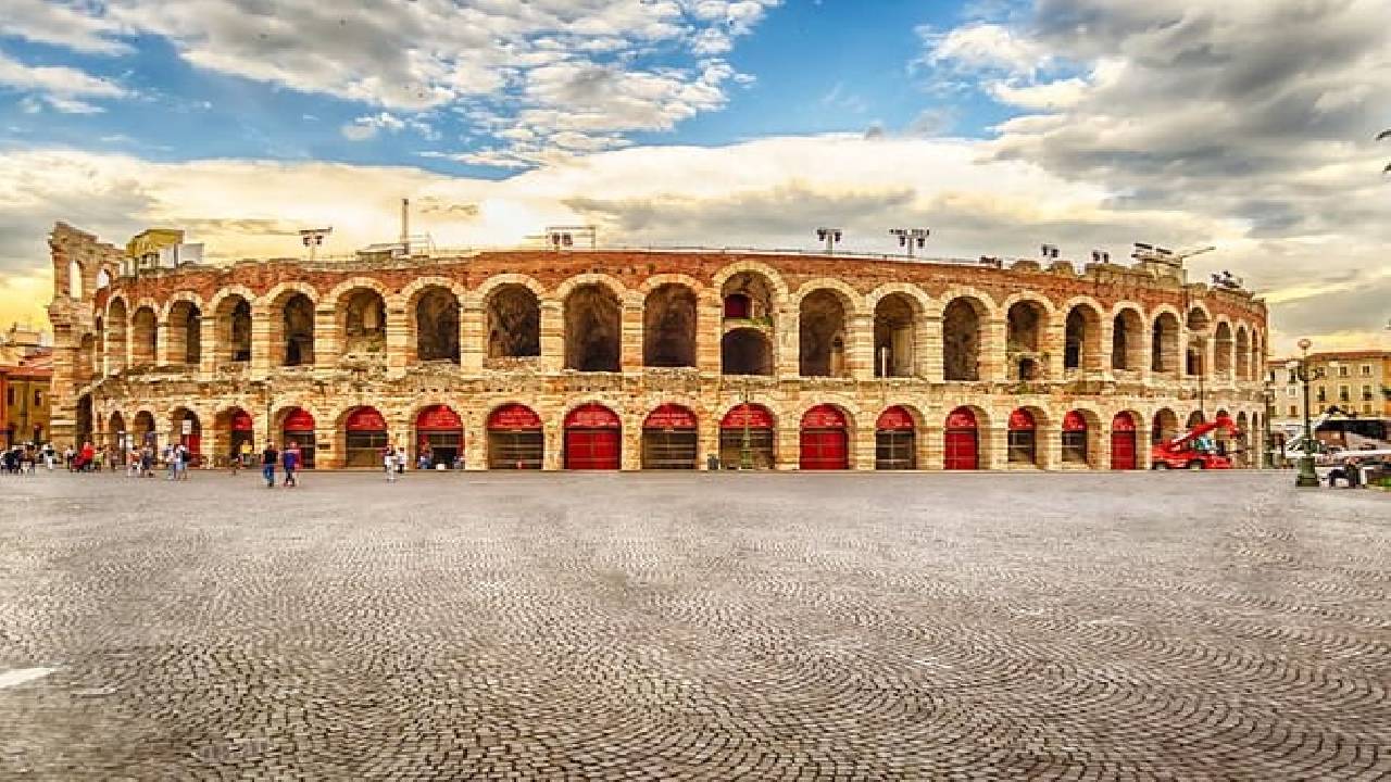 From Milan: Verona, Sirmione and Lake Garda Tour with Boat Cruise