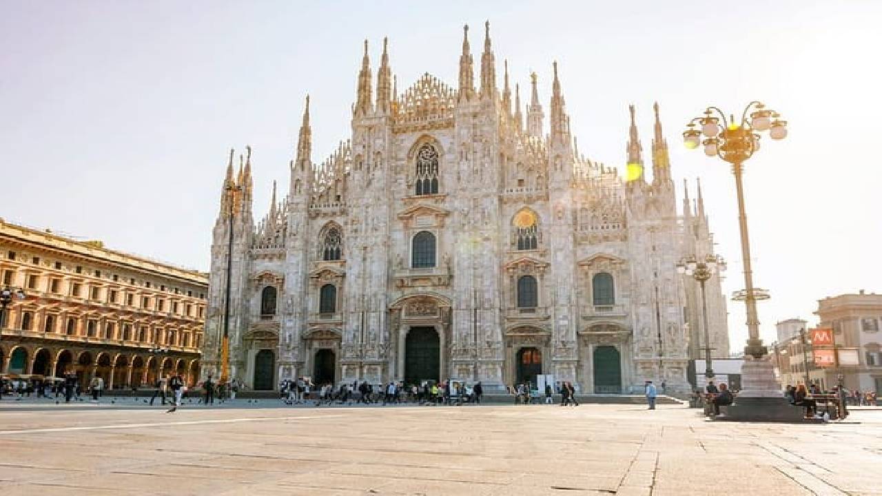 Milan Highlights Tour with Expert Guide – 2 Hours