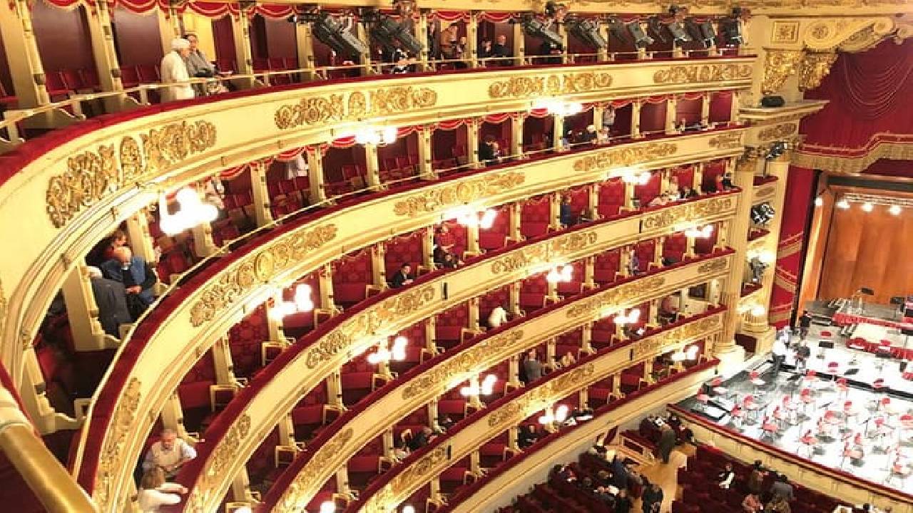 Milan Highlights Tour with Expert Guide – 2 Hours