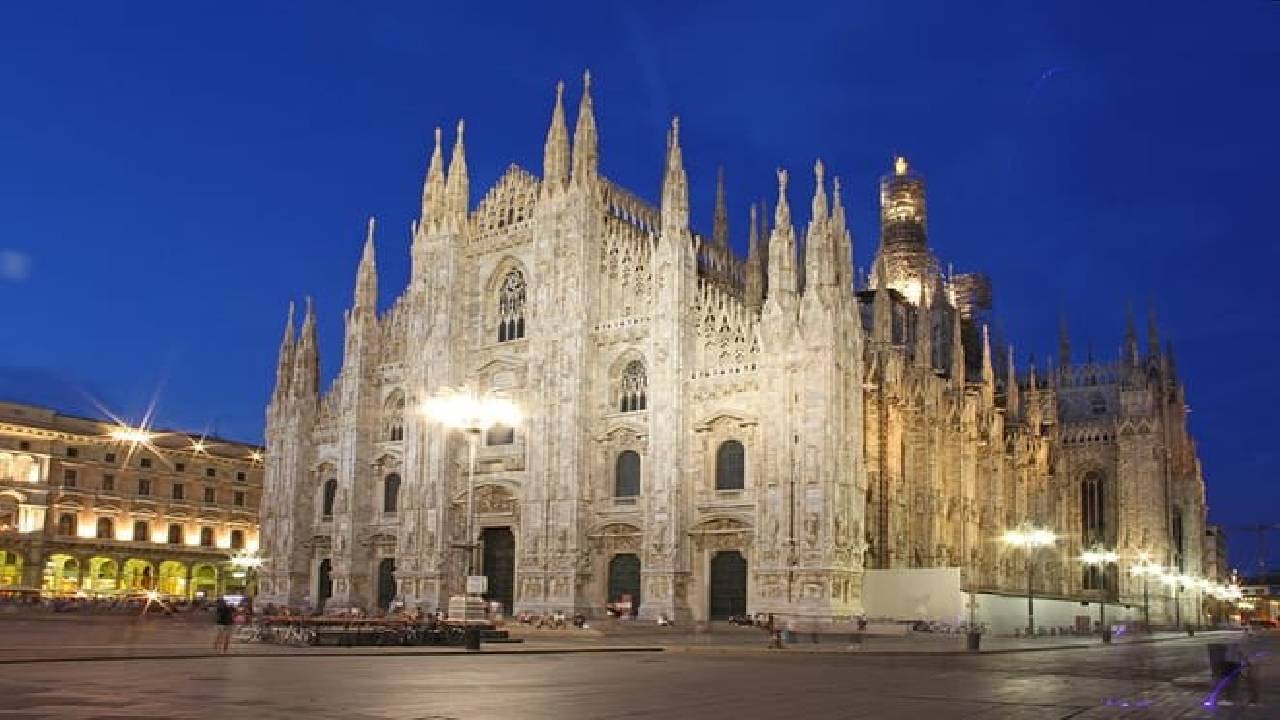 Milan: Best of Skip-the-Line Duomo Rooftops Guided Tour
