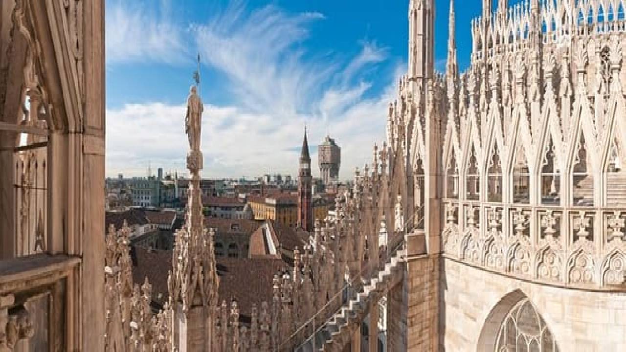Milan: Best of Skip-the-Line Duomo Rooftops Guided Tour