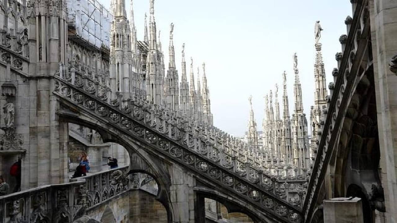 Milan: Best of Skip-the-Line Duomo Rooftops Guided Tour