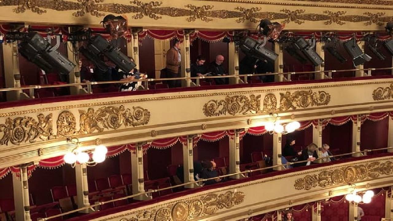 Milan: Skip-the-Line Duomo & La Scala Museum Guided Tour