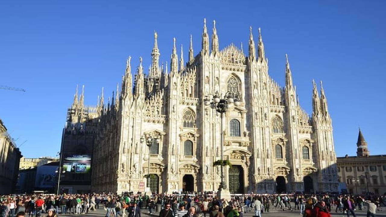 Milan: Skip-the-Line Duomo & La Scala Museum Guided Tour