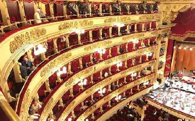 Milan: Skip-the-Line La Scala Theatre Museum Guided Tour