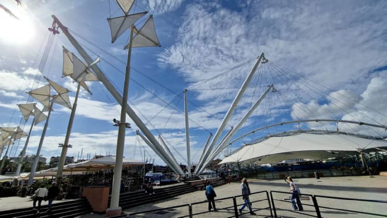 From Milan: Best of Genoa with Private Cruise to Portofino