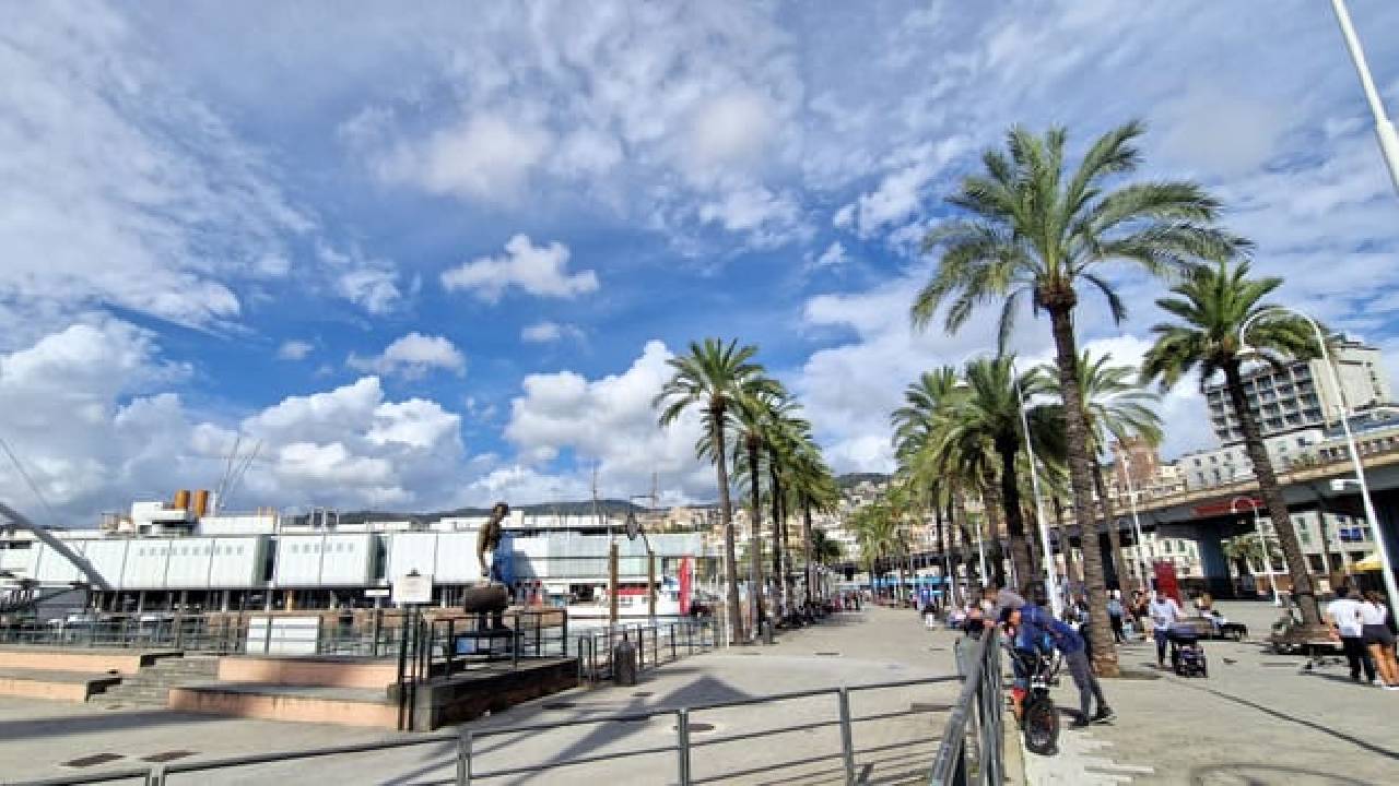 From Milan: Best of Genoa with Private Cruise to Portofino