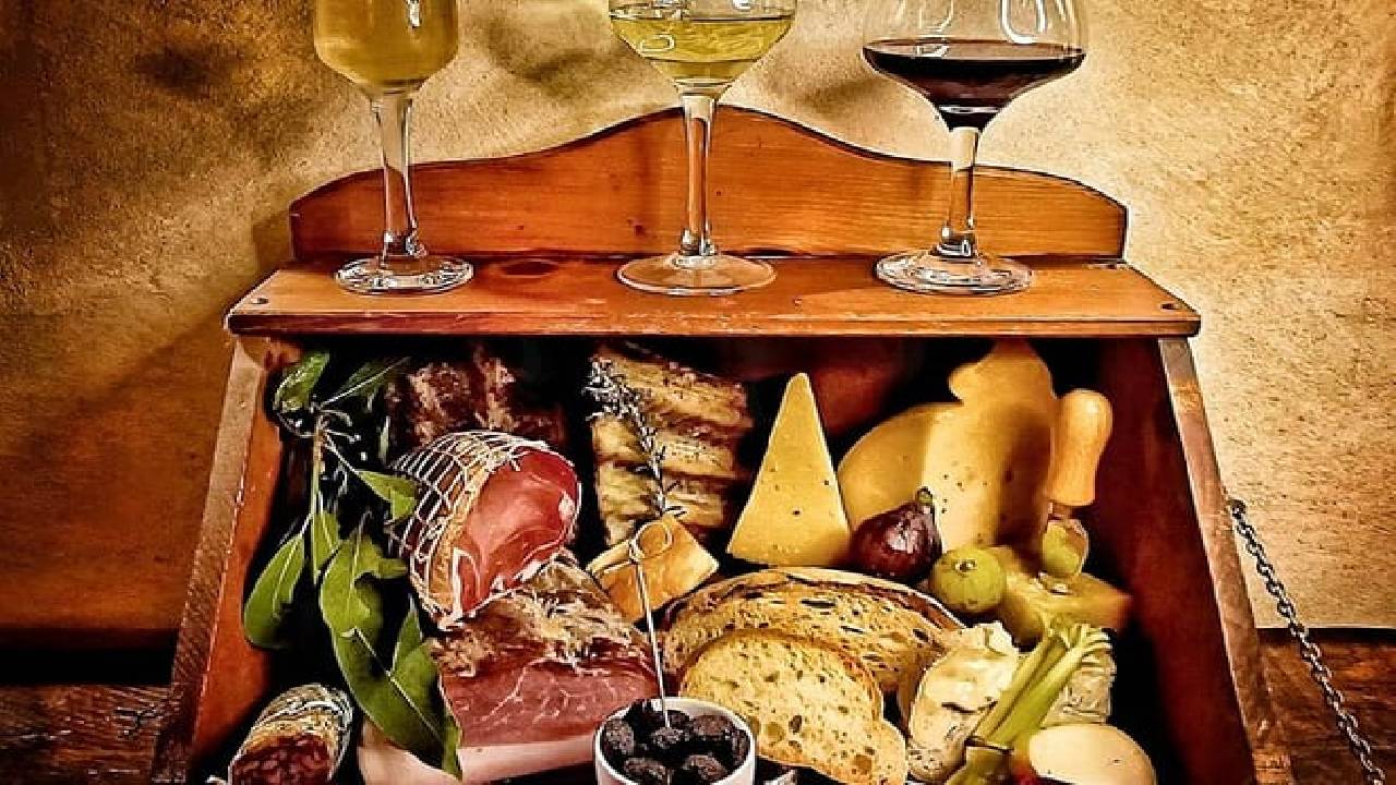 Exclusive Enogastronomy Tour Wine and food tasting