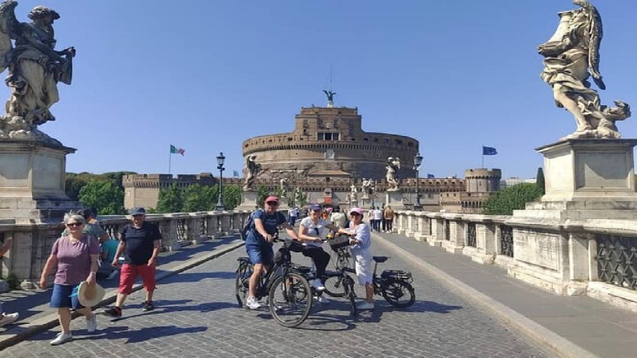 Rome Highlights by E-Bicycle Small group