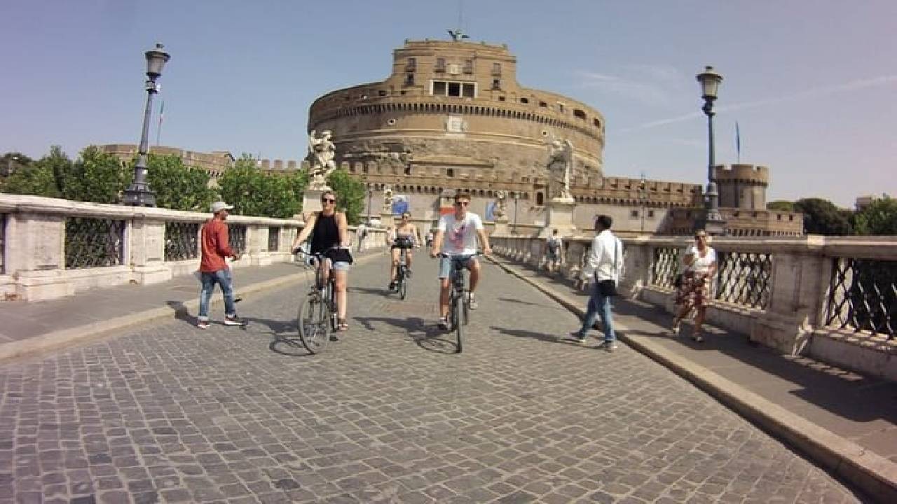Rome Highlights by E-Bicycle Small group