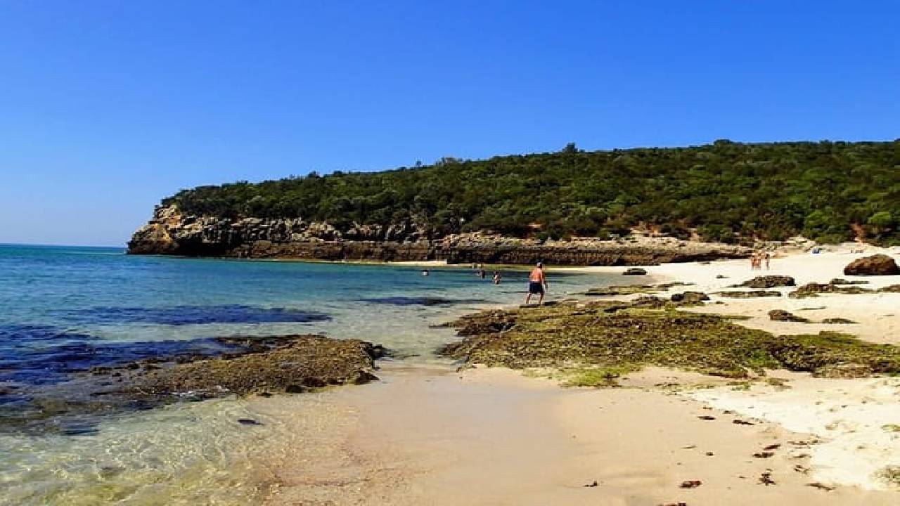 Lisbon´s South Sights & Wine Private Tour