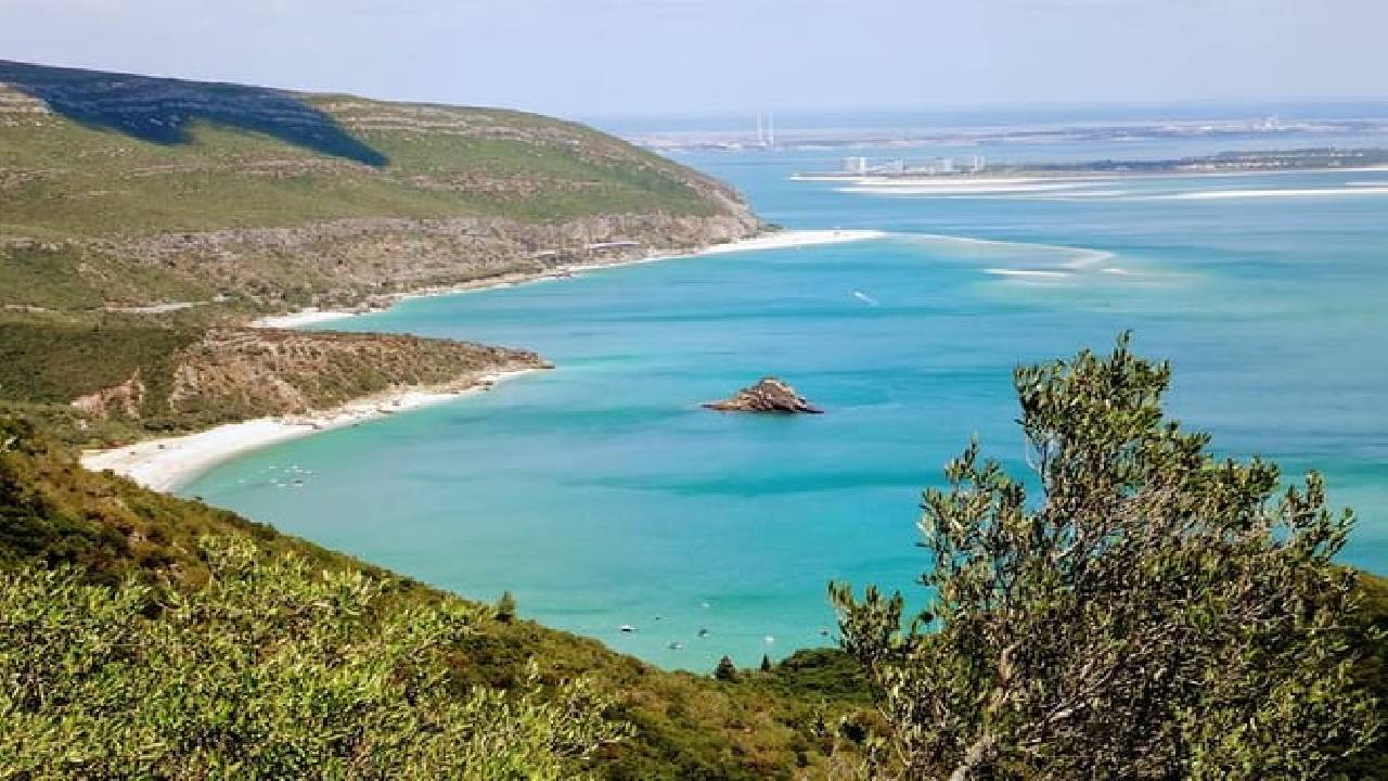 Lisbon´s South Sights & Wine Private Tour