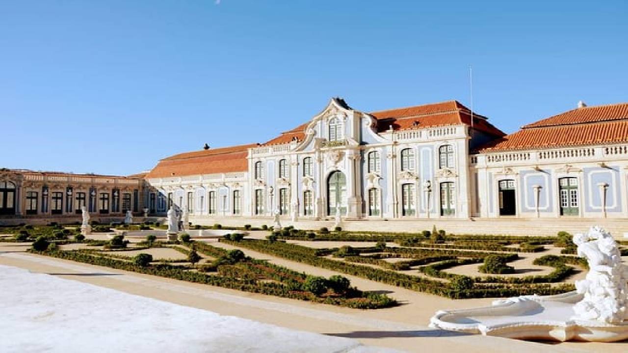 Sintra World Heritage and Cascais Village Private Tour