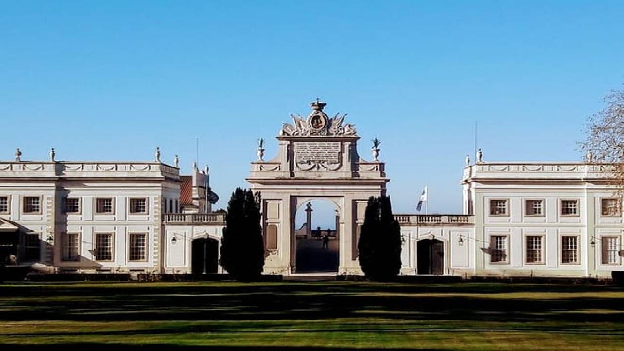 Sintra World Heritage and Cascais Village Tour