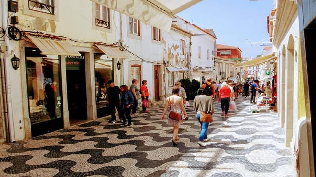 Sintra World Heritage and Cascais Village Tour